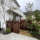 鎌倉市の縦フェンスのあるお庭